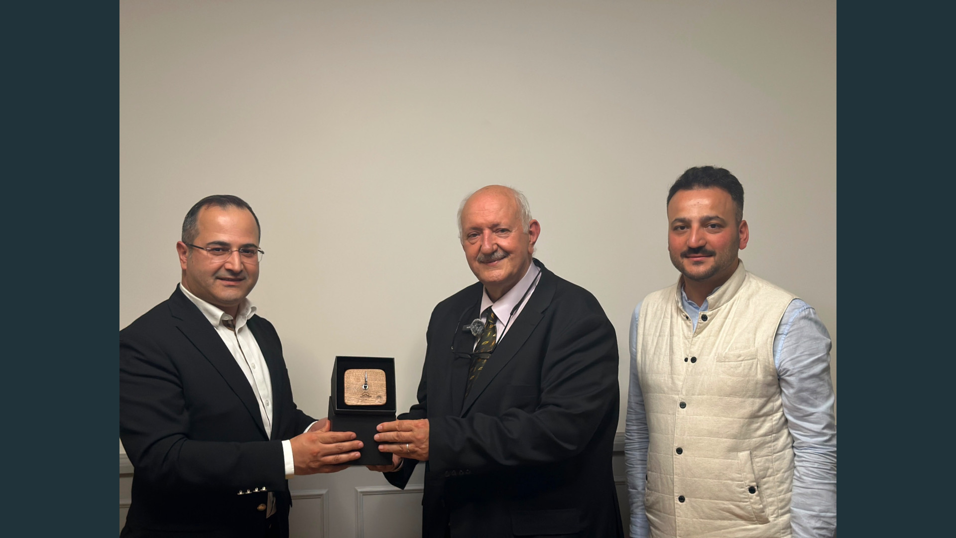 Hukukçular Derneği olarak İstanbul Söyleşileri kapsamında gerçekleştirdiğimiz bu ayki programımızda, Akademisyen ve Hukukçu Doç. Dr. Süleyman Akdemir’i dernek merkezimizde misafir ettik.