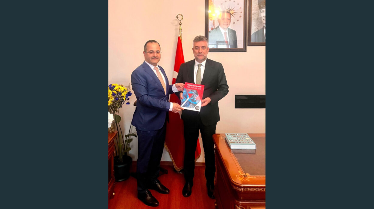 Hukukçular Derneği’nden İstanbul İl Sivil Toplumla İlişkiler Müdürlüğü’ne Ziyaret Hukukçular Derneği Genel Başkanımız Av. Mehmet Melih Gülseren, Genel Başkan Yardımcılarımız Av. Mehmet Fatih Kıratlı ve Av. Özlem Öztekin ile Genel Sekreterimiz Av. Ömer Can Ekdi, İstanbul İl Sivil Toplumla İlişkiler Müdürü Sayın İlhan Ocaklı’yı makamında ziyaret etti. Gerçekleştirilen ziyarette; sivil toplum kuruluşlarının faaliyetleri, hukuk alanında yürütülen çalışmalar, dernek faaliyetleri ve kurumlar arası iş birliği imkânları üzerine karşılıklı değerlendirmelerde bulunuldu. Ziyaret kapsamında, sivil toplumun toplumsal hayattaki rolü ve hukuk alanındaki çalışmaların geliştirilmesine yönelik fikir alışverişi gerçekleştirildi. Hukukçular Derneği olarak, Sayın İlhan Ocaklı’ya yeni görevinde başarılar diliyor, nazik ev sahipliği ve misafirperverliği için teşekkür ediyoruz.